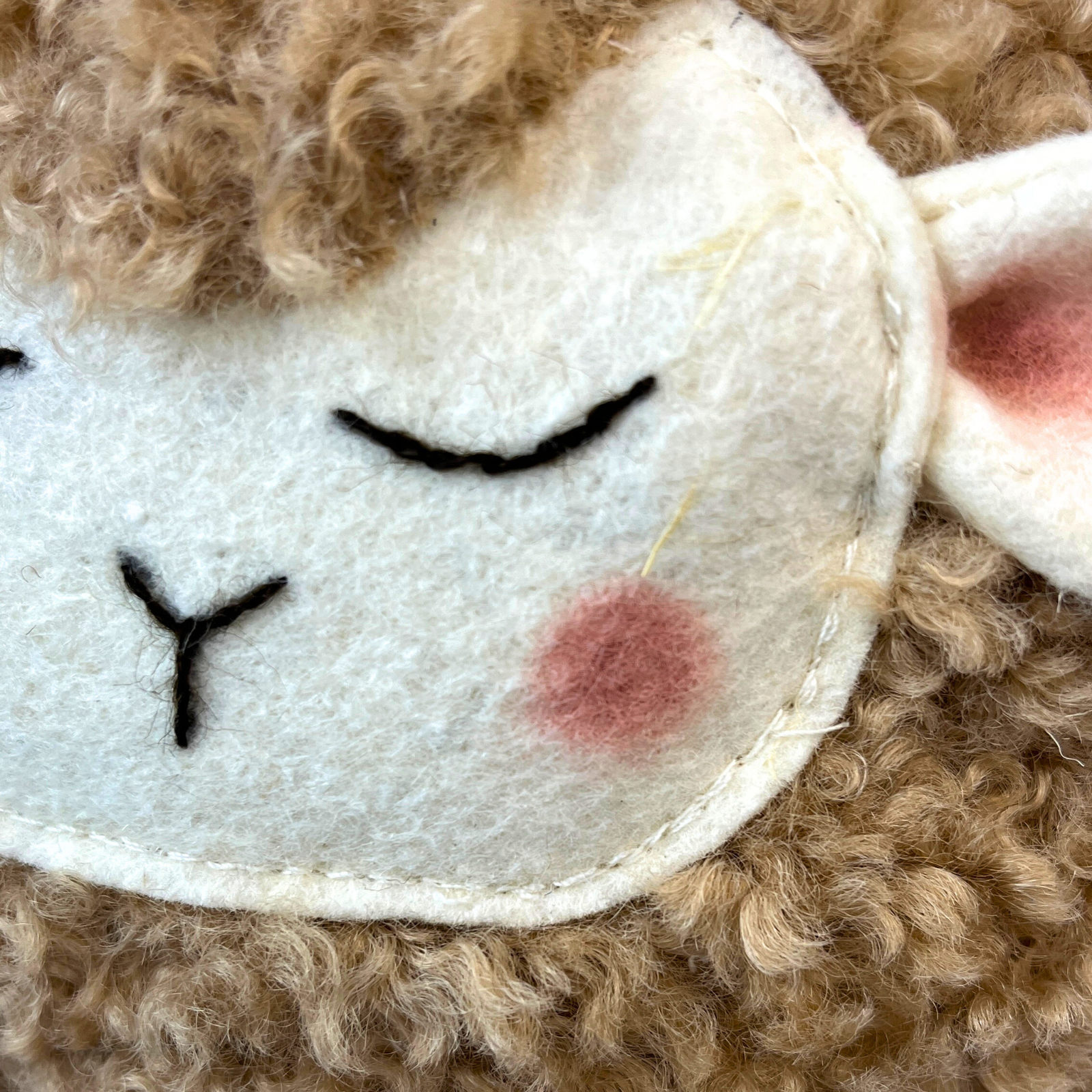 Éneklő Bari - a zenélő altatójáték - sötét szőrme