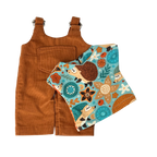 Felhő - Rozsda nadrágban választott pólóban