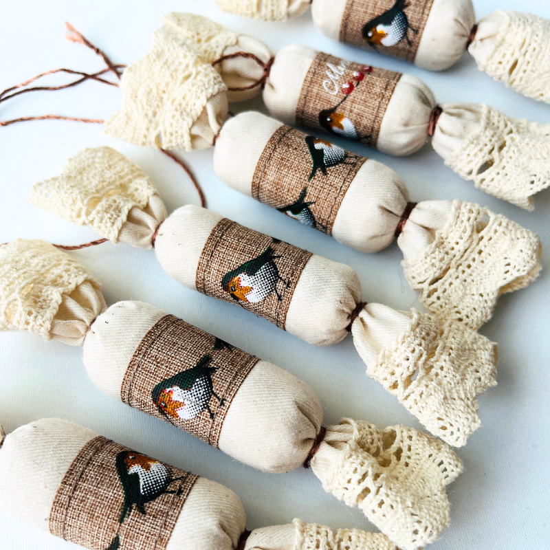 Vörösbegy textil szaloncukor karácsonyfadísz