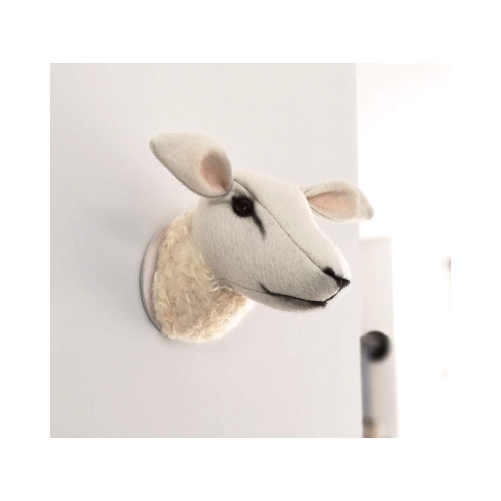 Bárányfej trófea gyapjúból