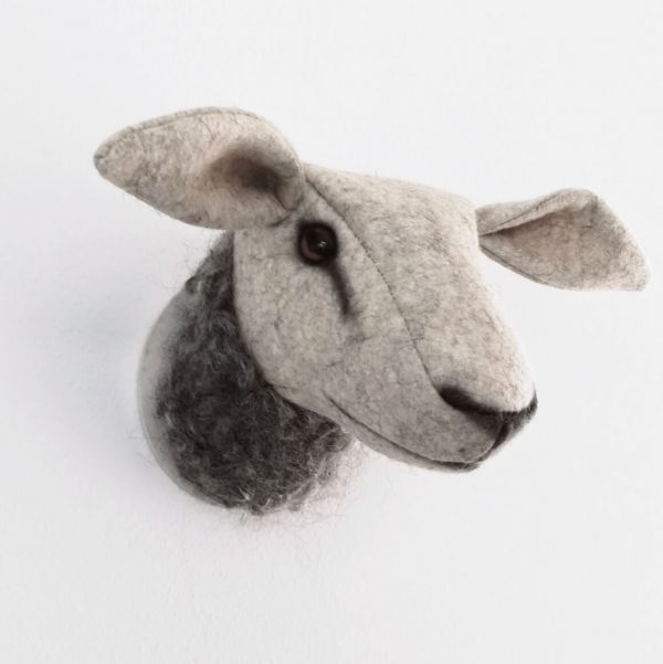WoollyToys bárány trófea gyapjúból